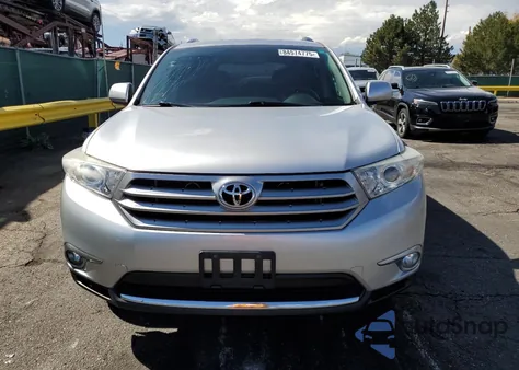 2011 Toyota Highlander Base z USA, uszkodzony, nr VIN 5TDBK3EH0BS069029